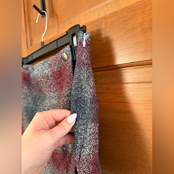 Free People Skort Size Medium (8) Emmy Mini Tweed Wrap Skirt Gray Red Plaid - Picture 4 of 7